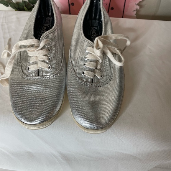 Keds Silver Metallic Sneaker Sz 6.5 - Picture 9 of 11